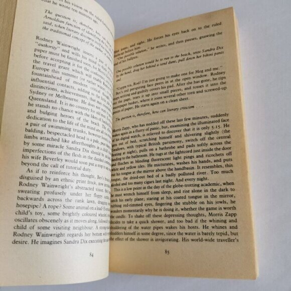 1985 Small World by David Lodge, Penguin Paperback Campus Trilogy - Picture 8 of 8